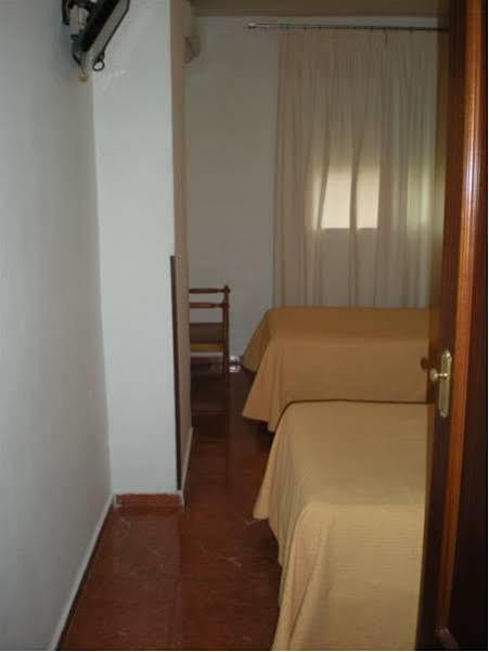 Hostal La Hispanidad มาลากา ภายนอก รูปภาพ